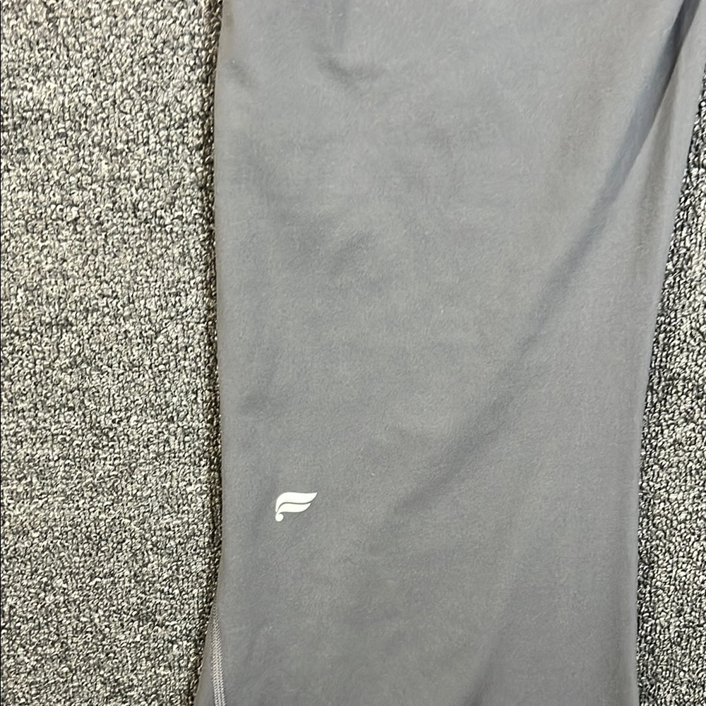 Fabletics Cross Waist Gray Athletic Flare Yoga Pants, Womens XL - Picture 8 of 9